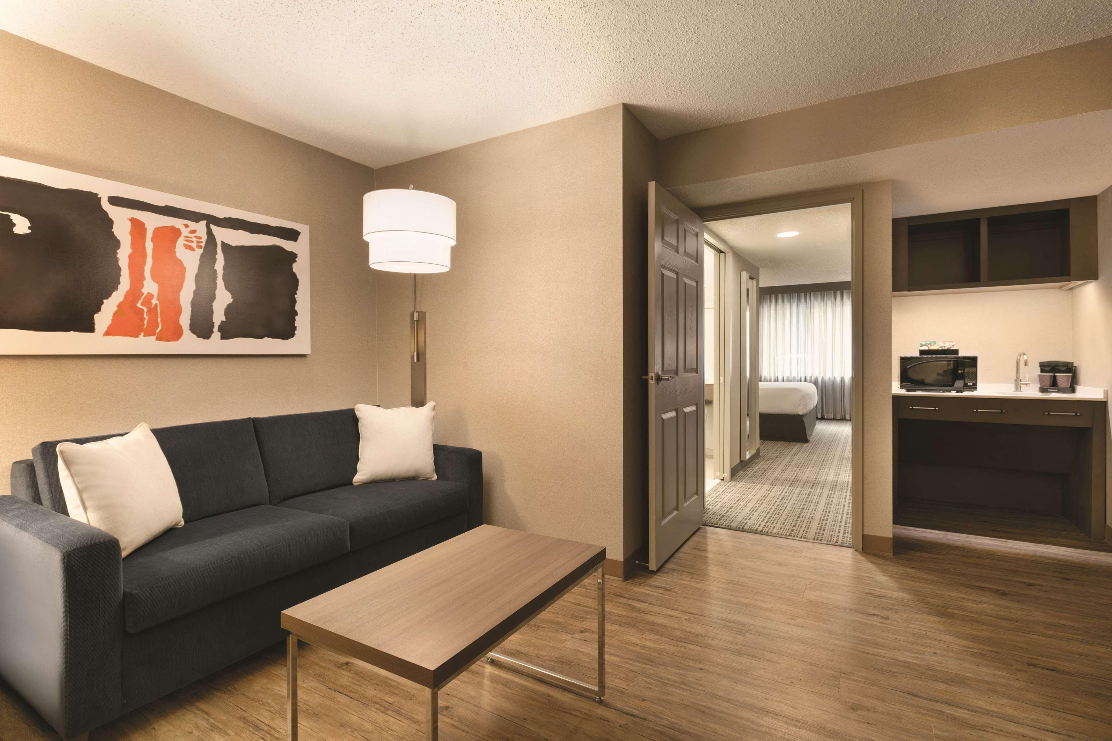 Embassy Suites By Hilton Richmond Dumbarton Exterior foto